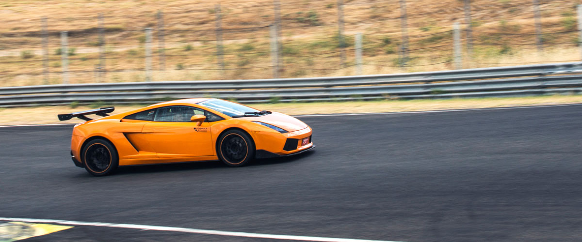 Conducir un Lamborghini Gallardo en el Circuito del Jarama RACE de Madrid