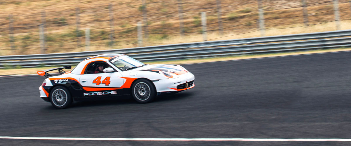 Conducir un Porsche Boxster en el Circuito del Jarama RACE de Madrid